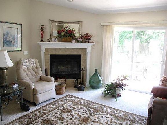 4th image of 215 Pickett Ridge Ct