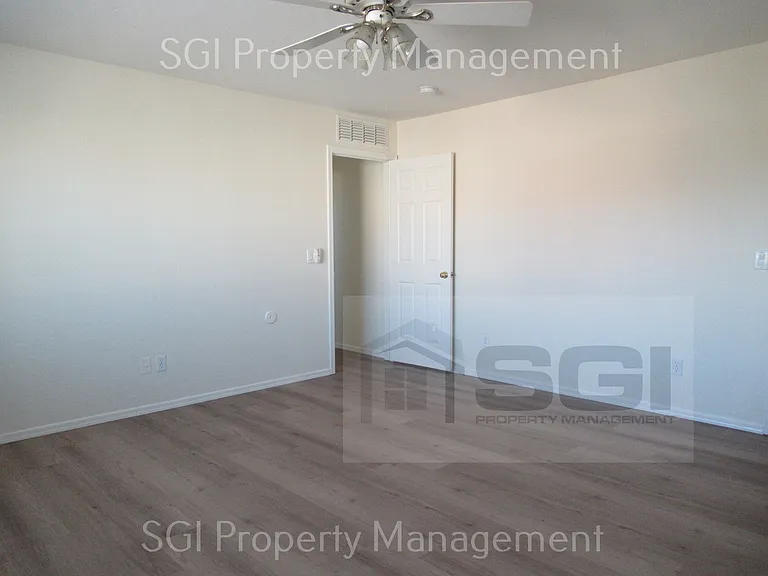 3123 W Pleasant Ln — Photo 20