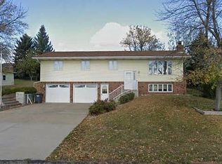 112 4th Ave, Washburn, ND 58577