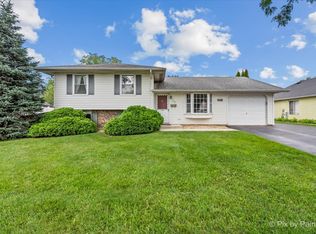 740 Country Ln S, Roselle, IL 60172