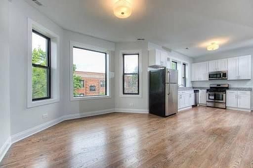 2nd image of 1353 W Bryn Mawr Ave #2W