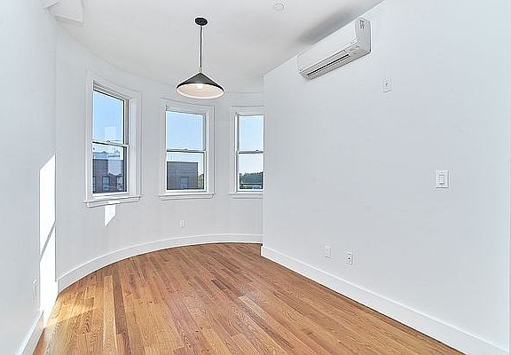 5th image of 1499 Nostrand Ave