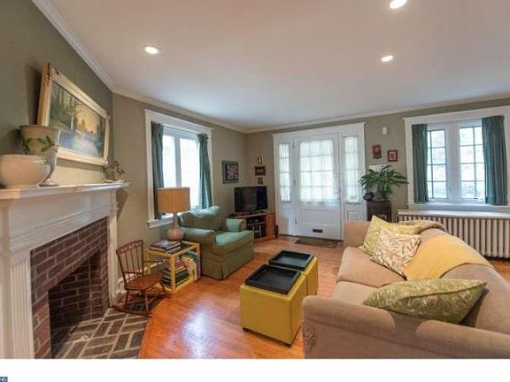 3rd image of 336 W Mount Airy Ave