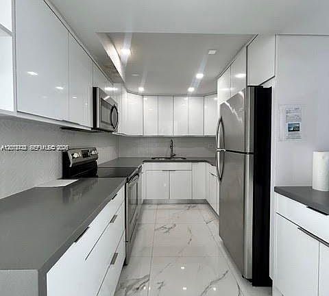 3rd image of 6039 Collins Ave #Cu-1033
