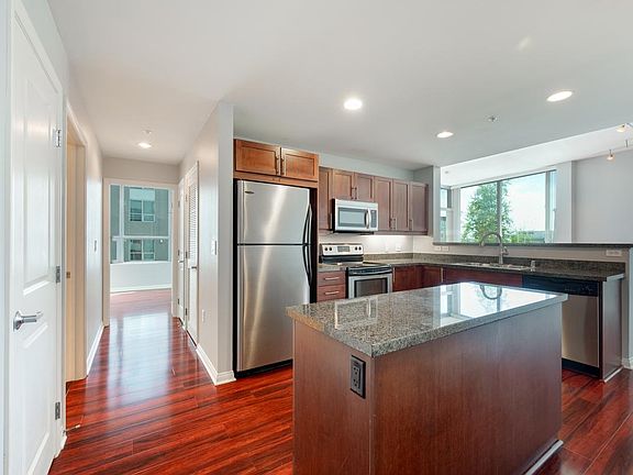 5th image of 253 10th Ave Unit 425