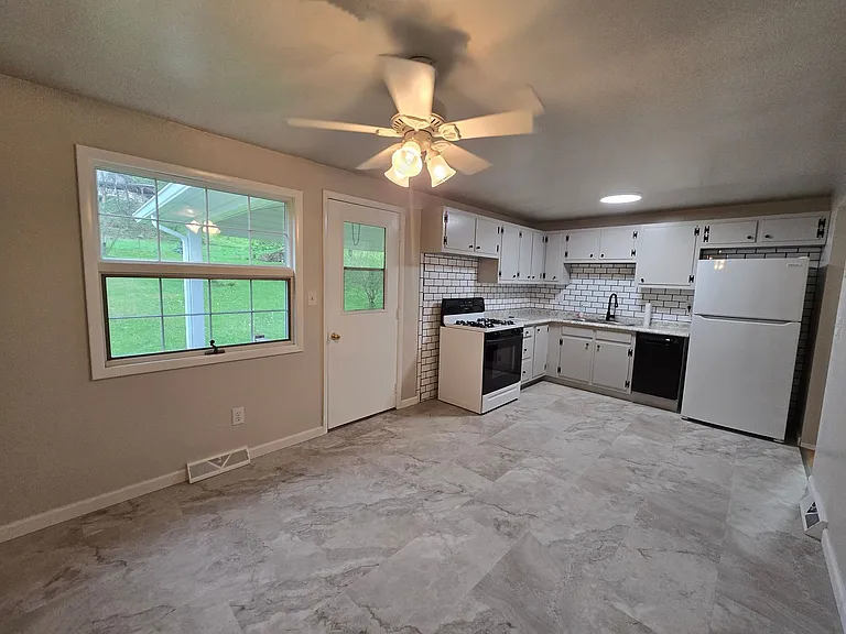 741 Pine Valley Dr — Photo 2
