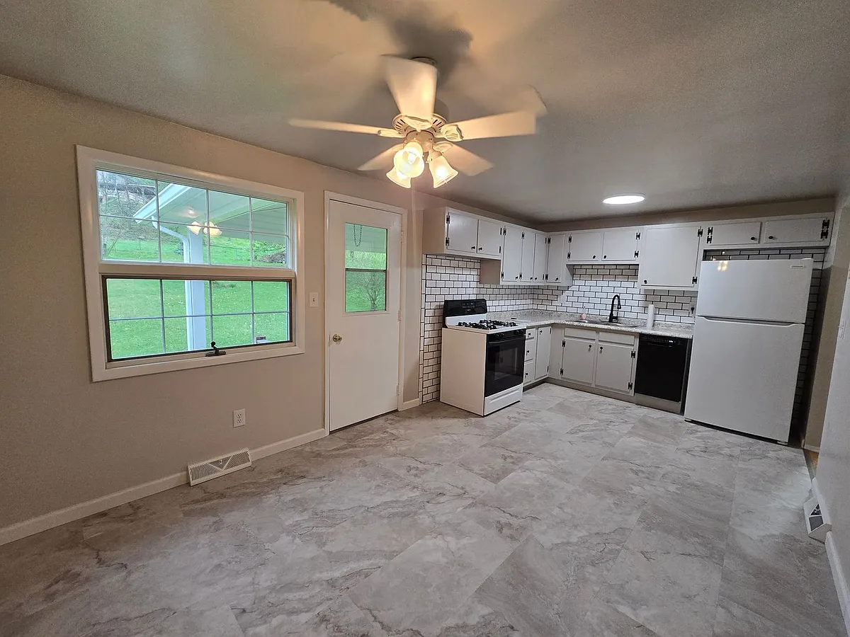 Building Photo - 741 Pine Valley Dr