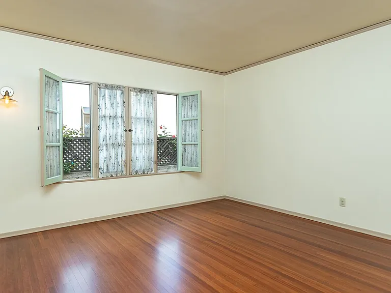 908 Burchett St — Photo 8