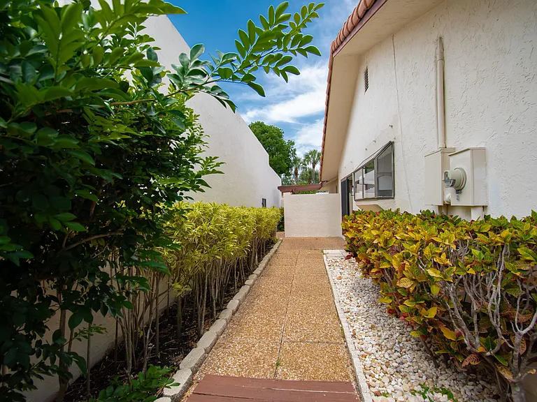 21440 Campo Allegro Dr — Photo 42