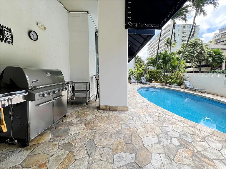 430 Kaiolu St #807 — Photo 4