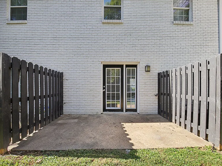 Willow Apartments — Photo 51