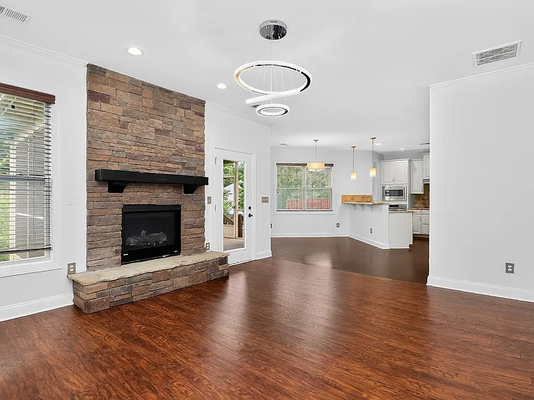 549 Daventry Ct — Photo 23