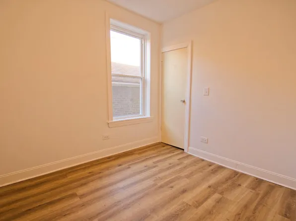 2417 E 73rd St Floor 1, Chicago, IL 60649