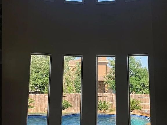 4th image of 2937 Castellan Ln