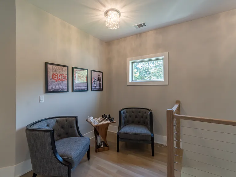 406 E Side Ave SE — Photo 53