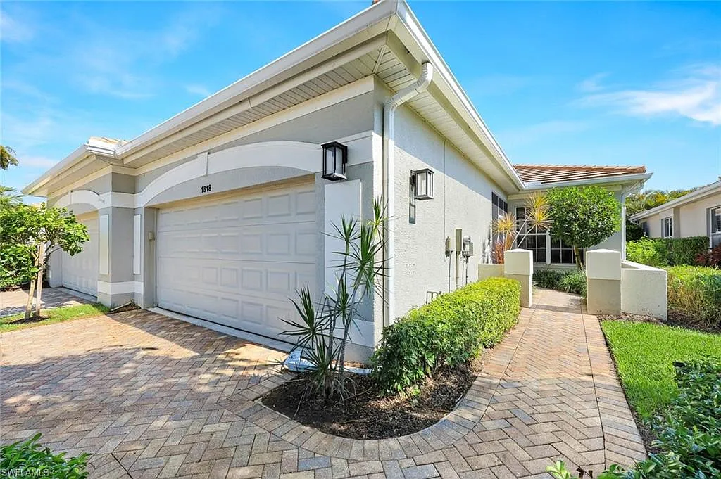 2 bed, 2.0 bath, 1639 sqft, $11,000 — Photo 2