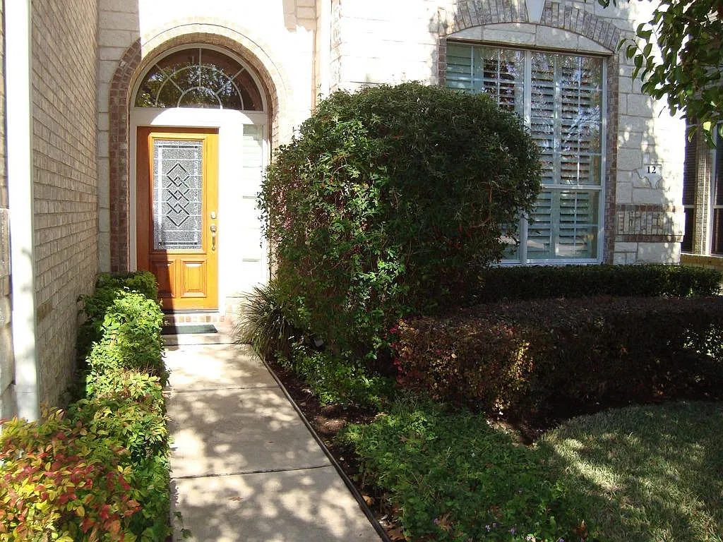 4 bed, 2.5 bath, 2475 sqft, $2,995 — Photo 2