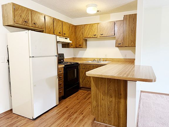 5th image of 914 Pepper Tree Ln APT B