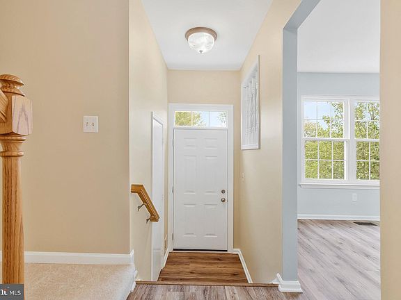 3rd image of 527 Radford Ter NE
