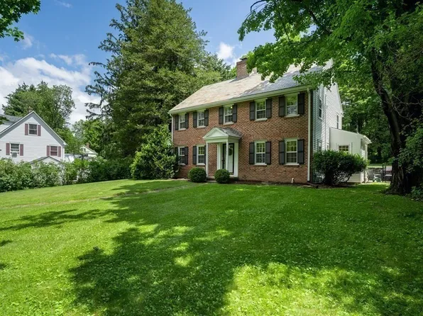 28 Dana St, Amherst, MA 01002