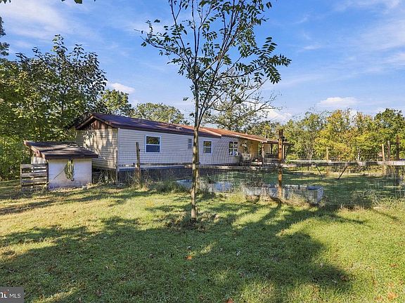 3rd image of 698 Horseshoe Rd