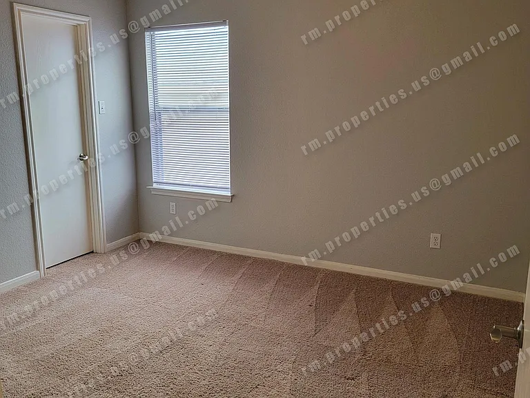 Side bedroom