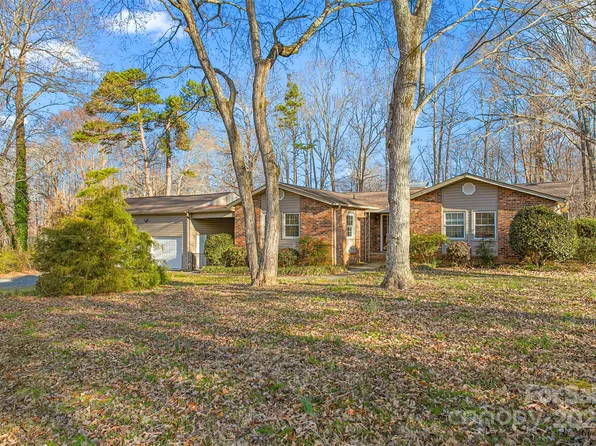 2068 Country Trl, Asheboro, NC 27205
