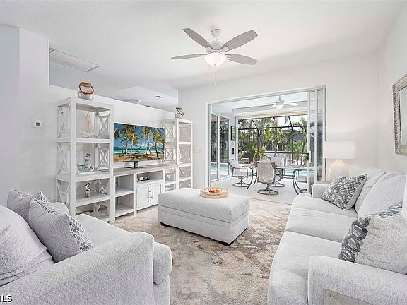 4th image of 4005 SW 17th Pl