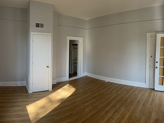 3rd image of 901 Pennsylvania Ave #1