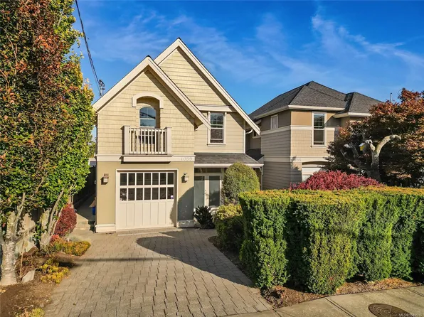 1059 Clare St, Victoria, BC V8S 4B5