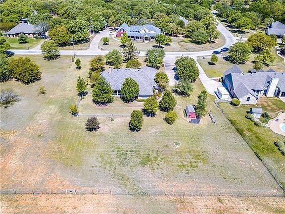3rd image of 157 Deer Park Ct