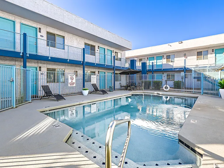 Ava North & South — Photo 2