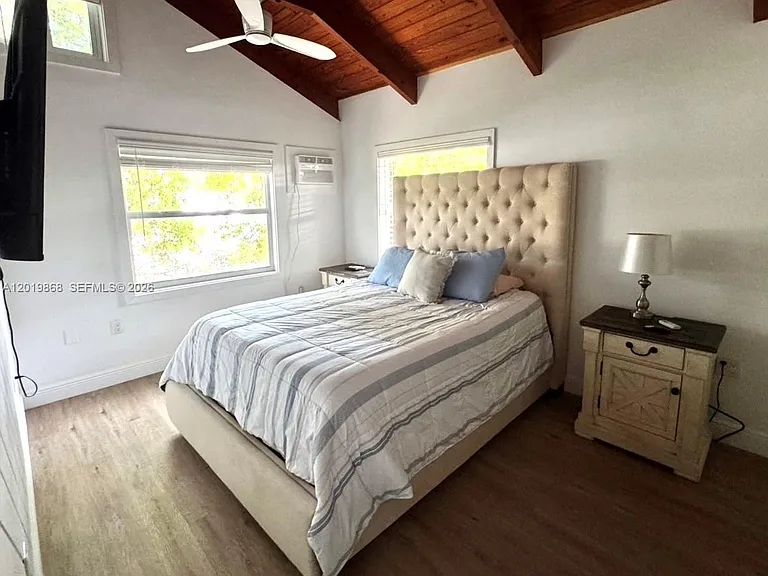 130 NE Gumbo Limbo Dr — Photo 14