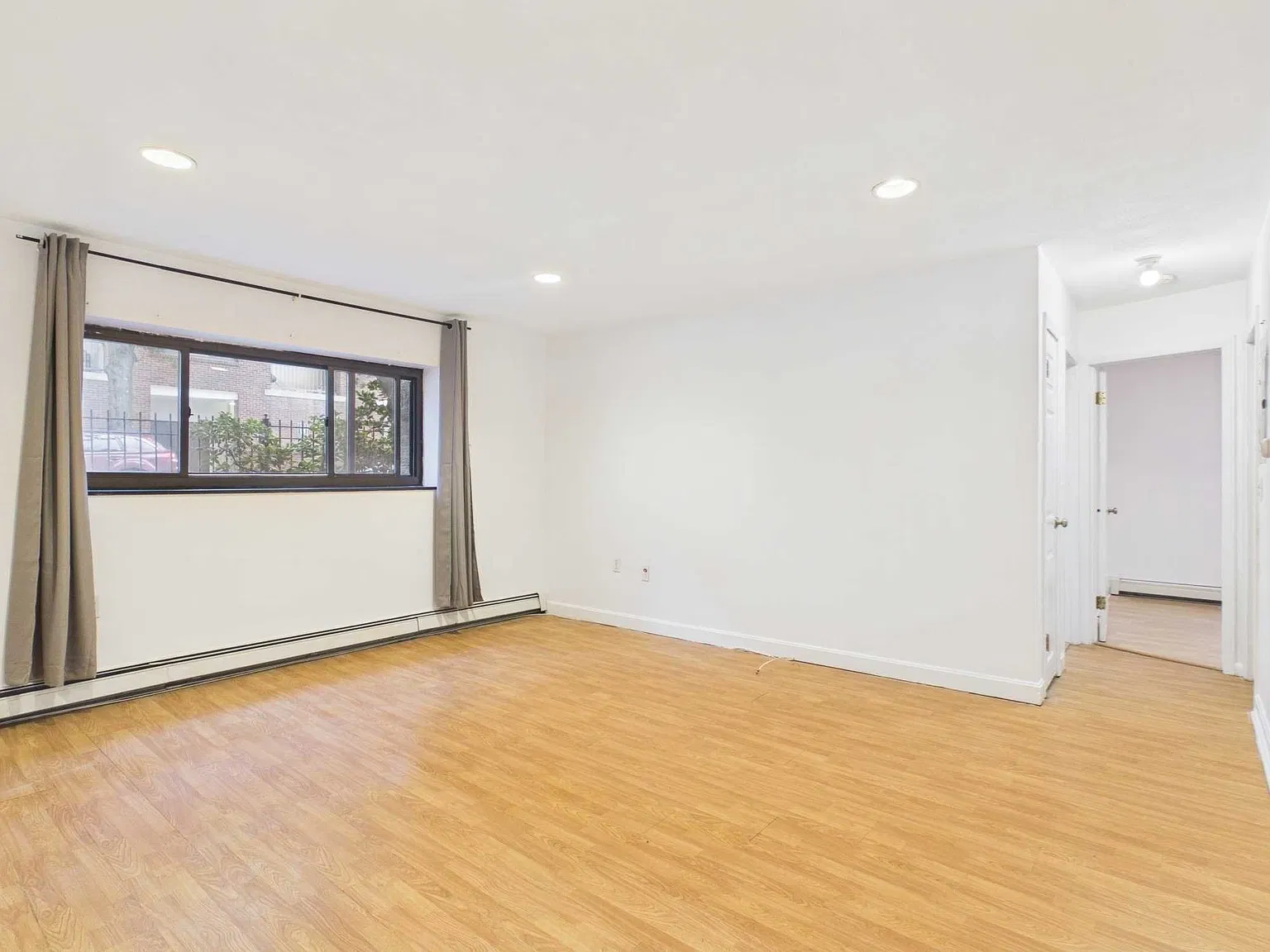 2 bed, 1.0 bath, 774 sqft, $2,400 — Photo 3