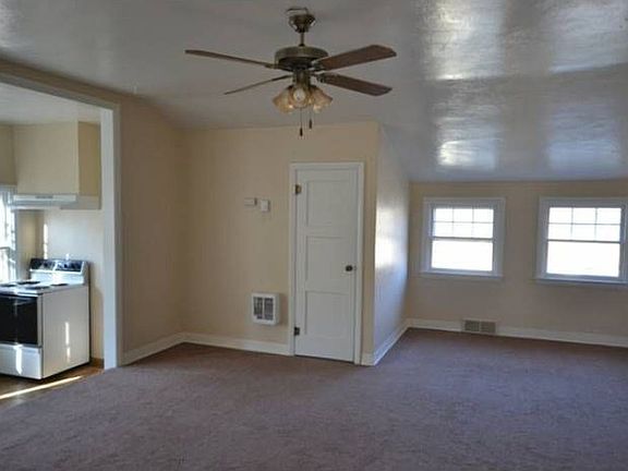 3rd image of 305 Peasley St APT 3