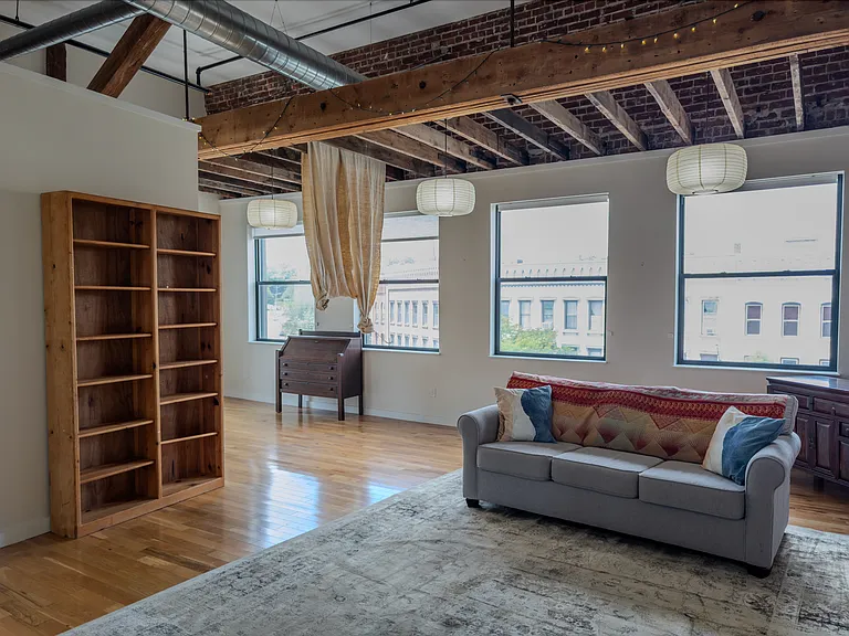 184 Main St #4 — Photo 11