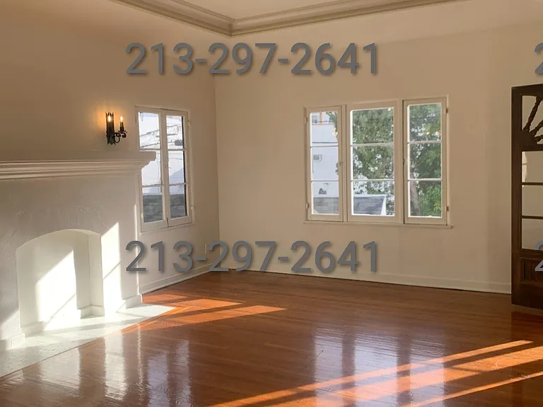 324 S Cochran Ave #8 — Photo 2