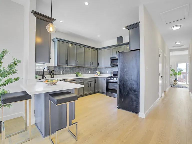 3107 Filbert St — Photo 6