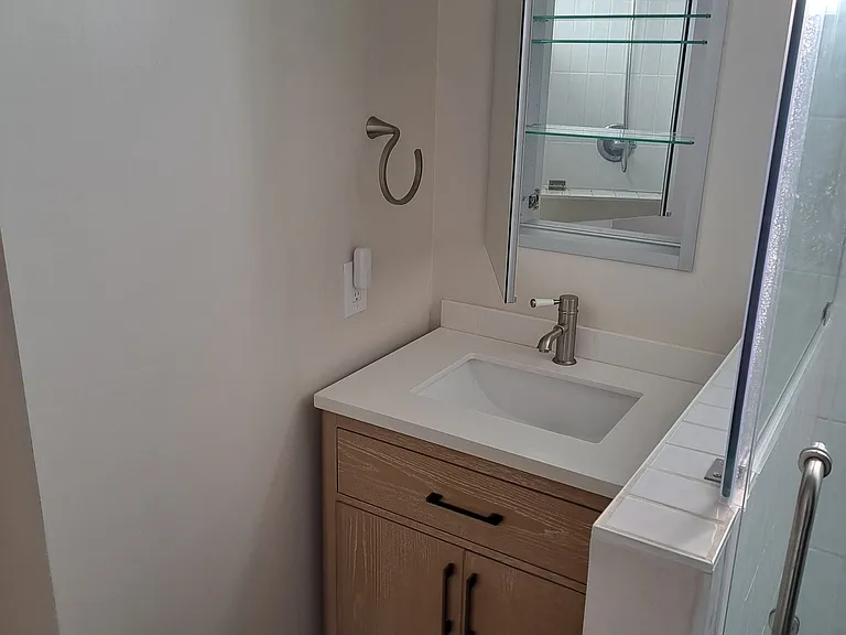 211 W Lyons Ave — Photo 4