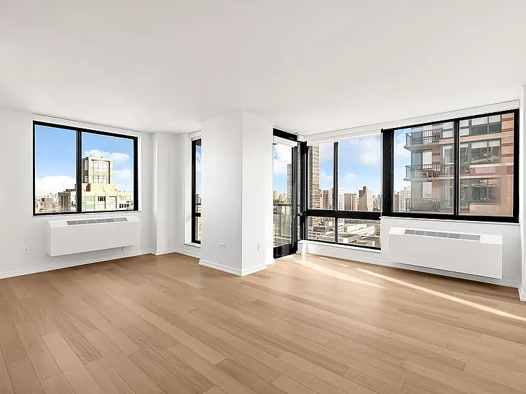 75 W End Ave #R20A — Photo 2