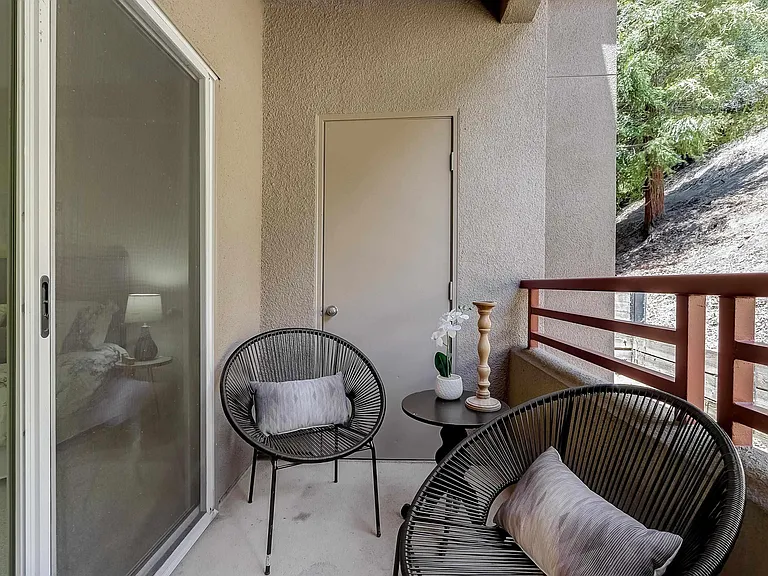 200 Caldecott Ln #108 — Photo 22