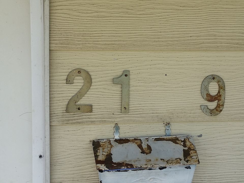 2nd image of 2119 N Michigan St