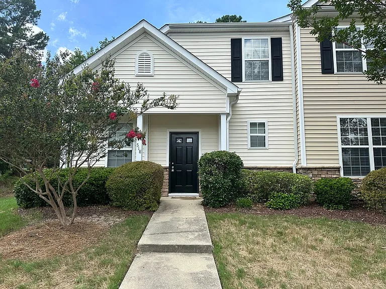 518 Auburn Square Dr — Photo 1