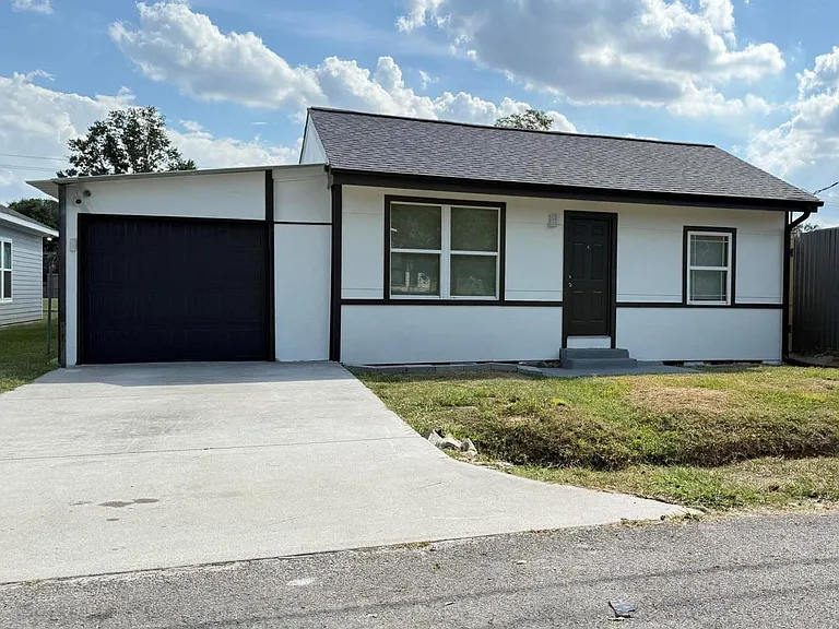 889 Chas Ln — Photo 2