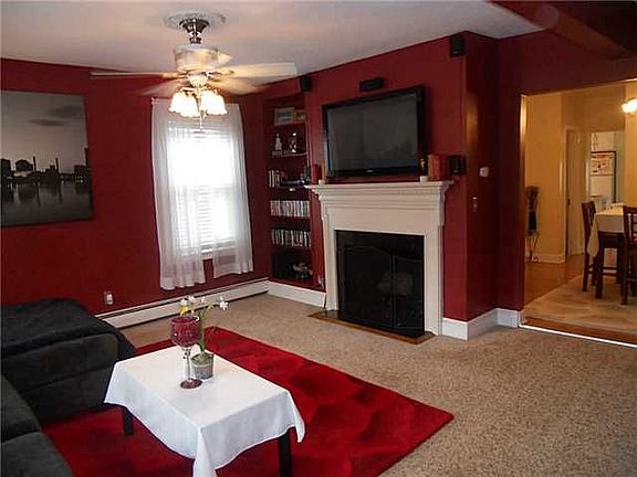 3rd image of 619 W Broadway St