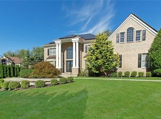 4 Candlewood Ct, Thornwood, NY 10594