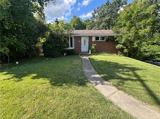 350 Colonial Manor Rd, Irwin, PA 15642