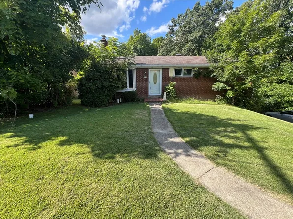 350 Colonial Manor Rd, Irwin, PA 15642