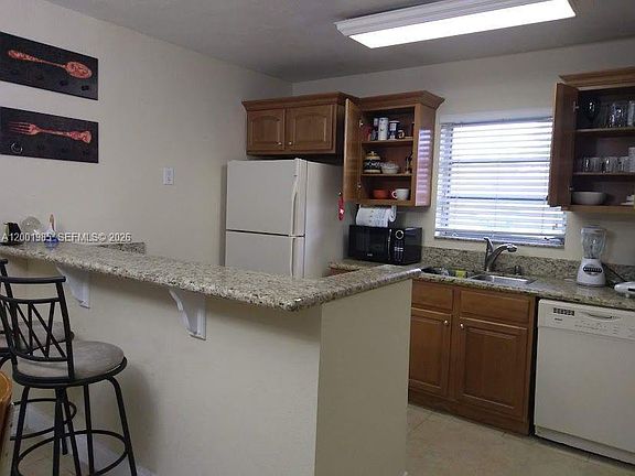 4th image of 7530 SW 82nd St APT G102