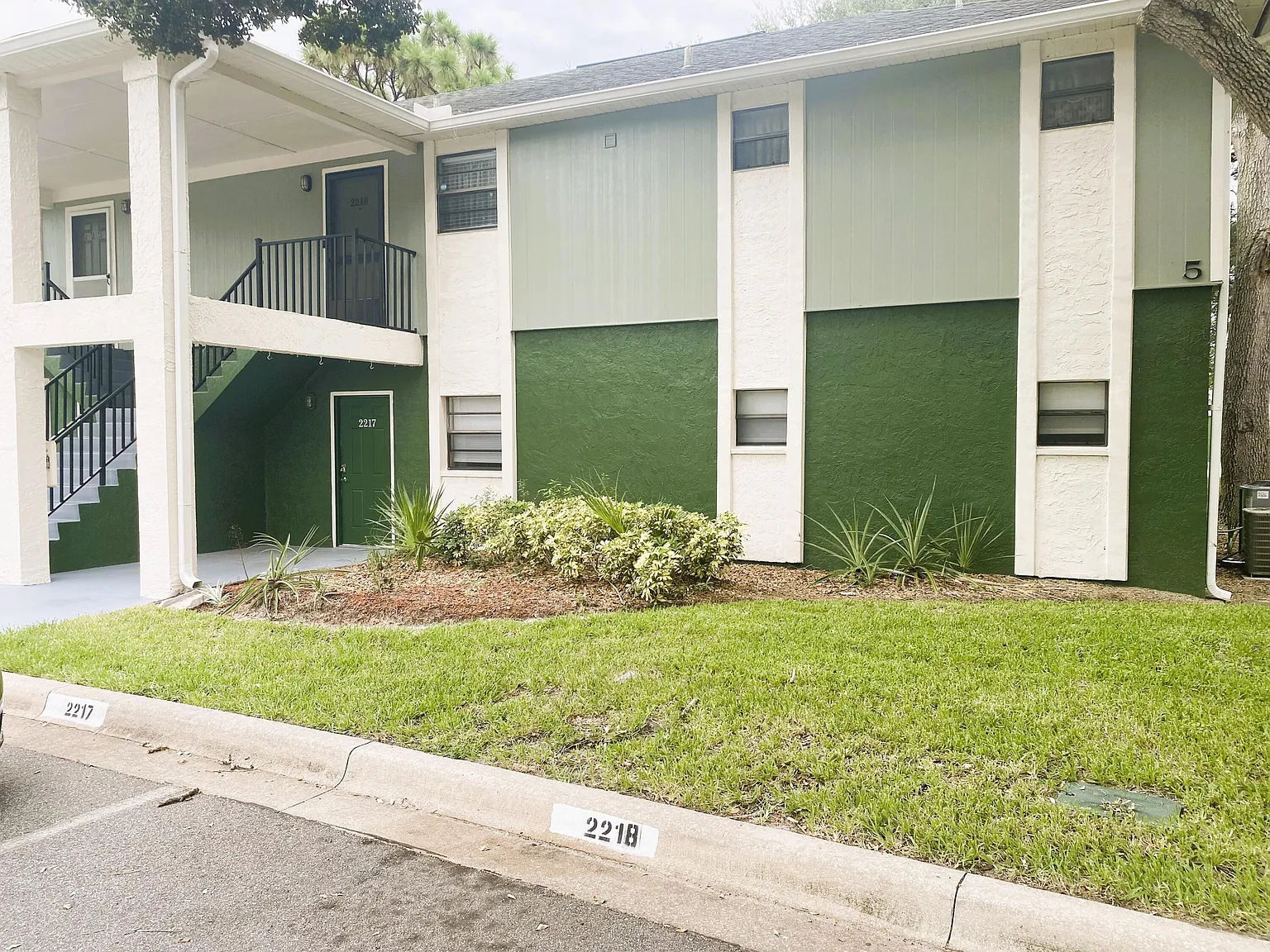 2 bed, 2.0 bath, 845 sqft, $1,400 — Photo 1